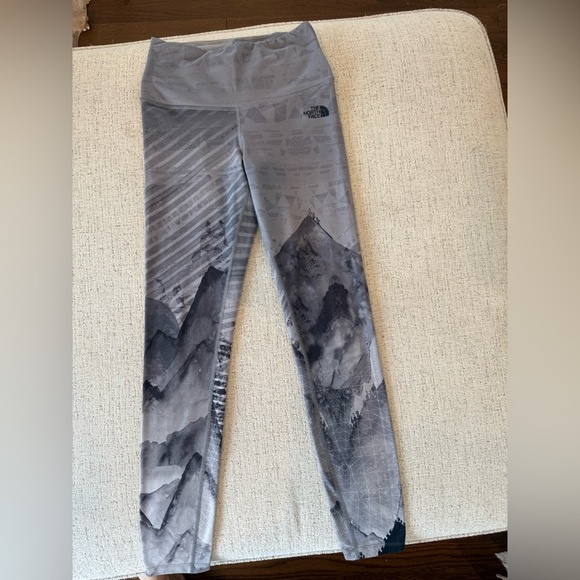 The North Face Women's Mountain Print Gray Leggings - Picture 1 of 7